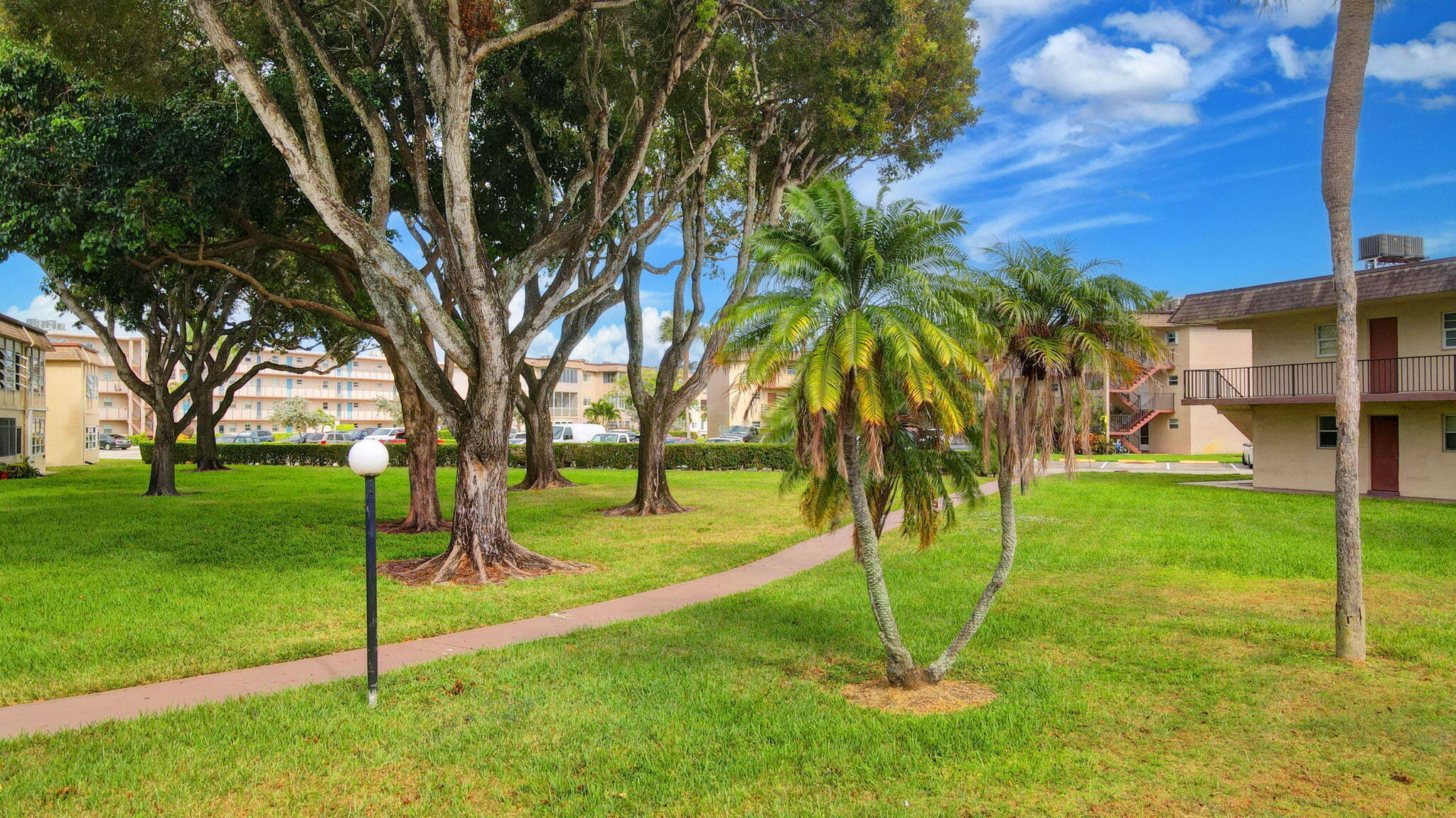 LAKESIDE VILLAGE CONDO 6 - Residential Lease