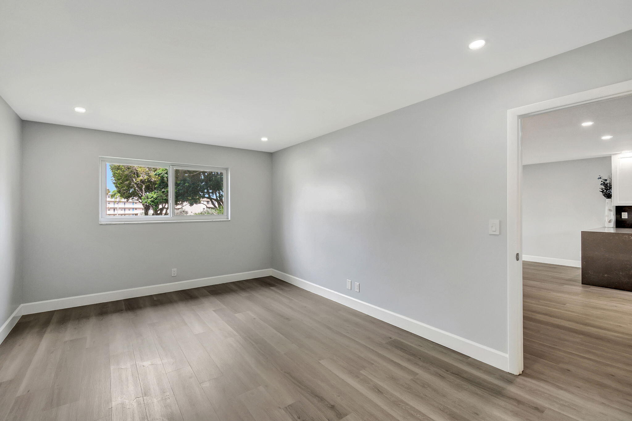 LAKESIDE VILLAGE CONDO 6 - Residential Lease