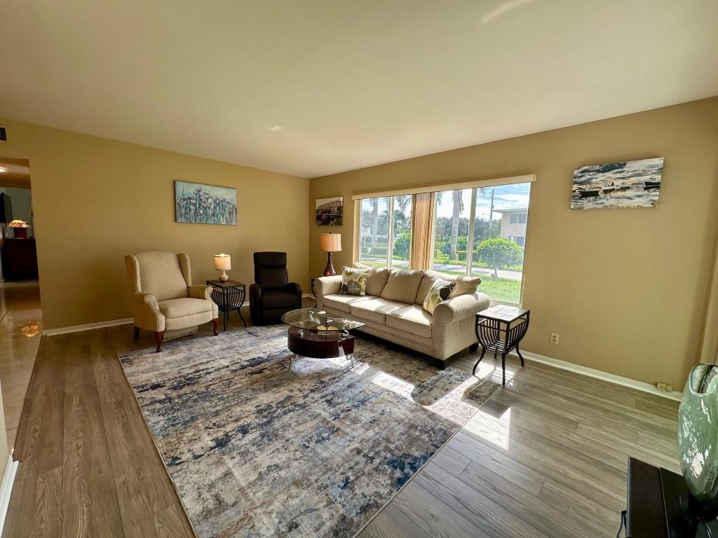 HIGH POINT WEST CONDO - Residential Lease