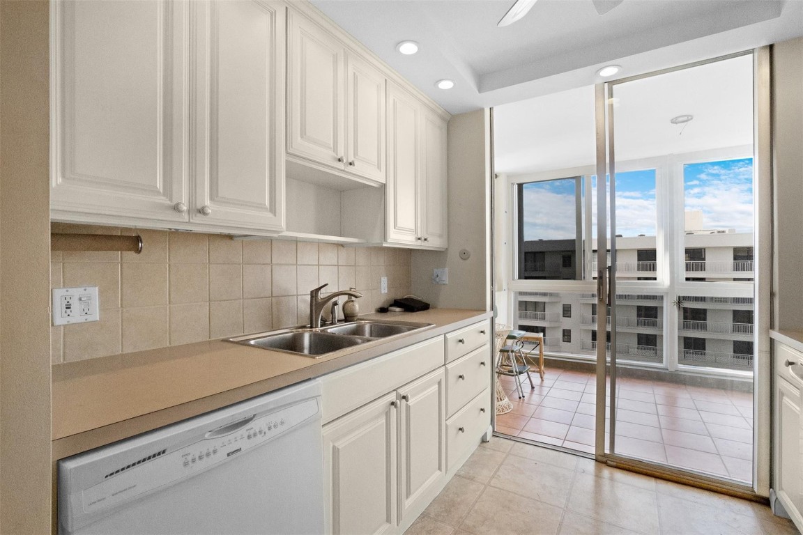 3100 NE 49th Street PH05