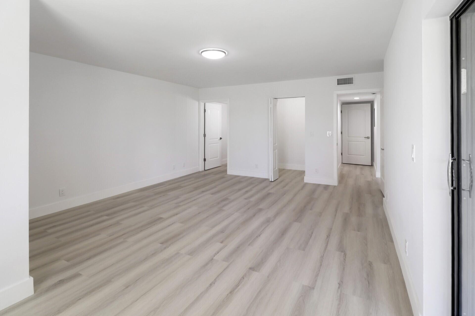 HUNTINGTON LAKES SEC FIVE CONDOS - Residential