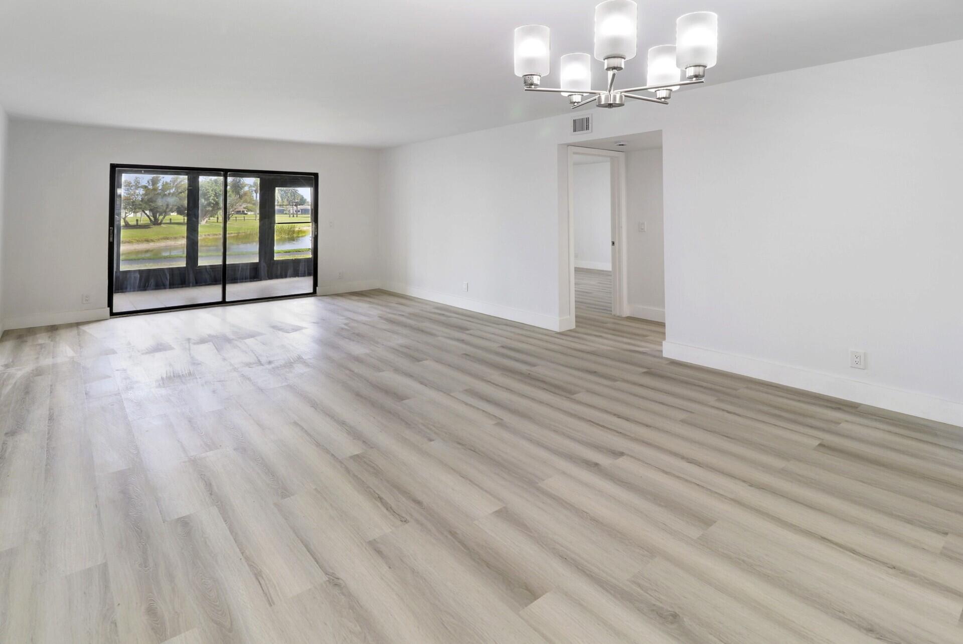 HUNTINGTON LAKES SEC FIVE CONDOS - Residential