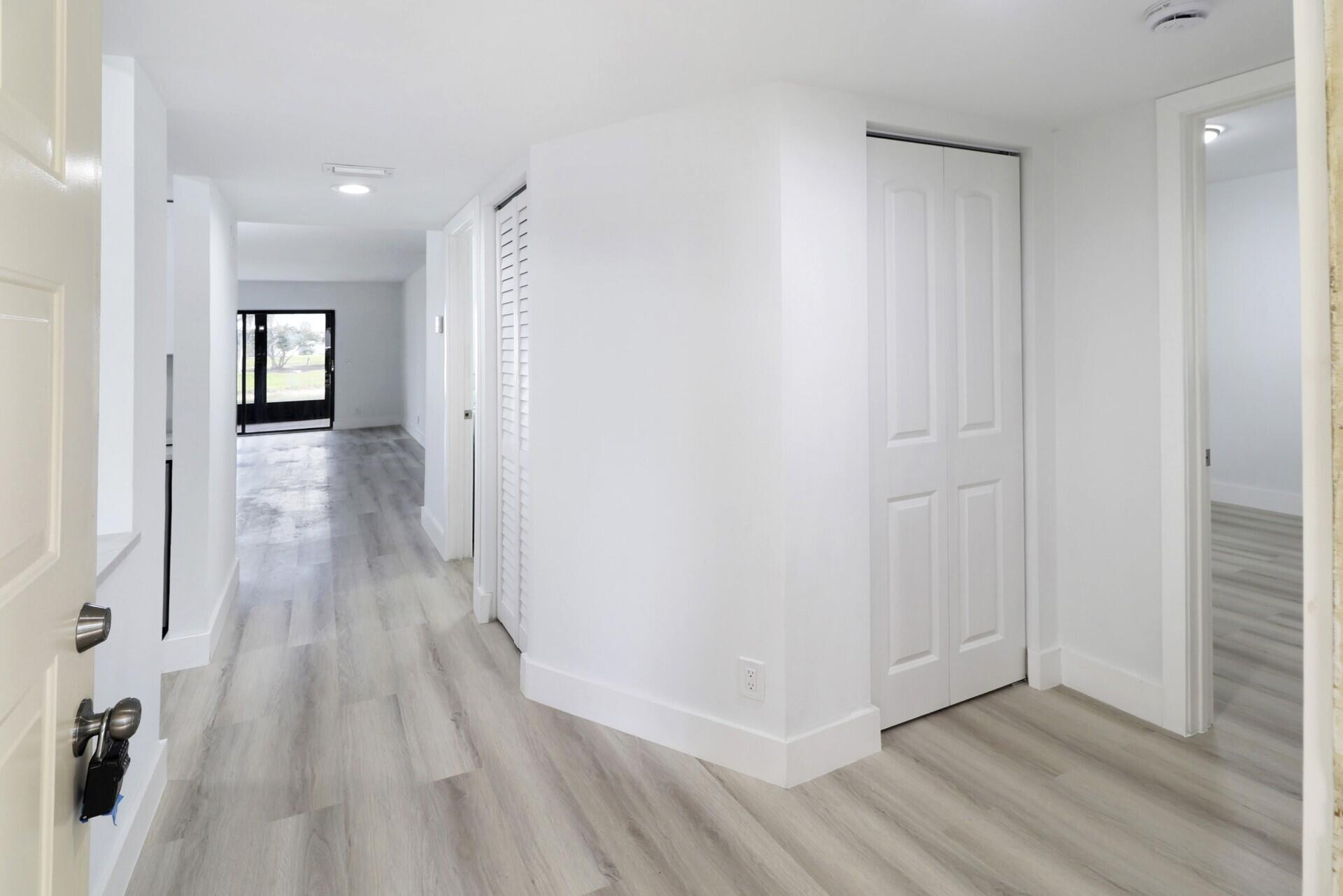 HUNTINGTON LAKES SEC FIVE CONDOS - Residential