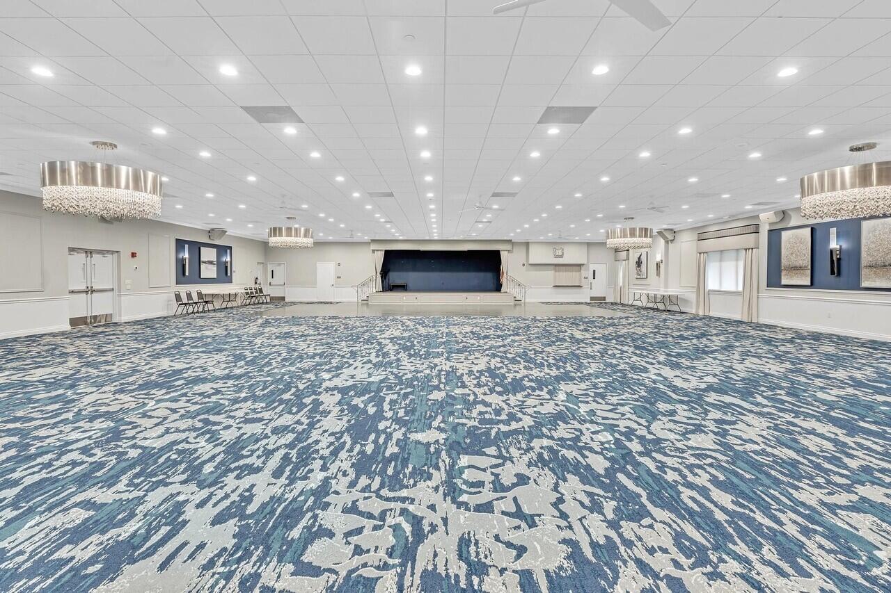 HUNTINGTON LAKES SEC FIVE CONDOS - Residential