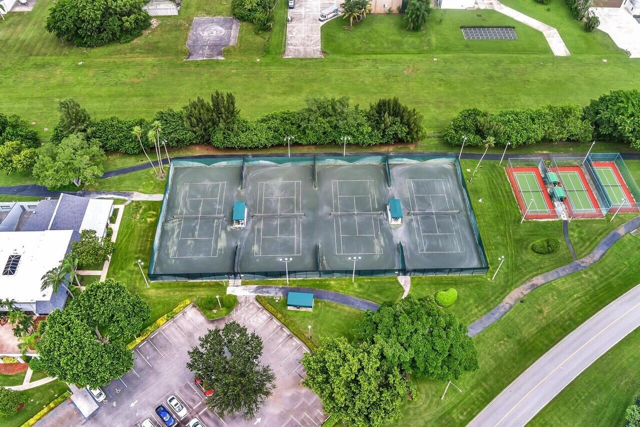 HUNTINGTON LAKES SEC FIVE CONDOS - Residential