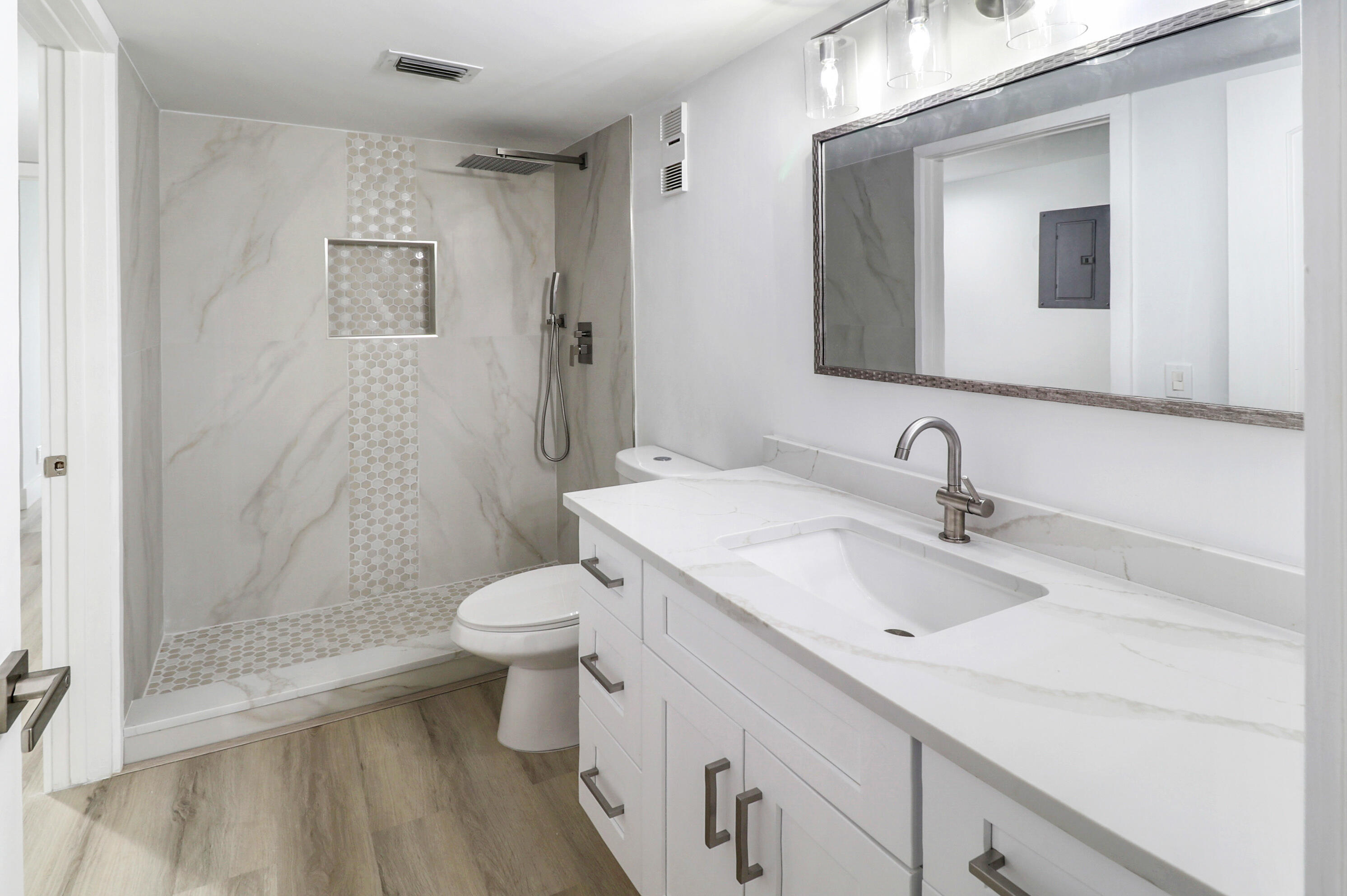 HUNTINGTON LAKES SEC FIVE CONDOS - Residential