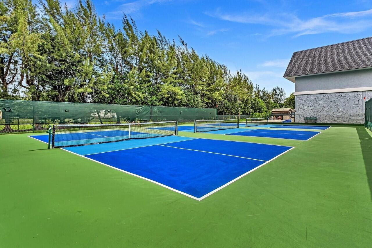 HUNTINGTON LAKES SEC FIVE CONDOS - Residential