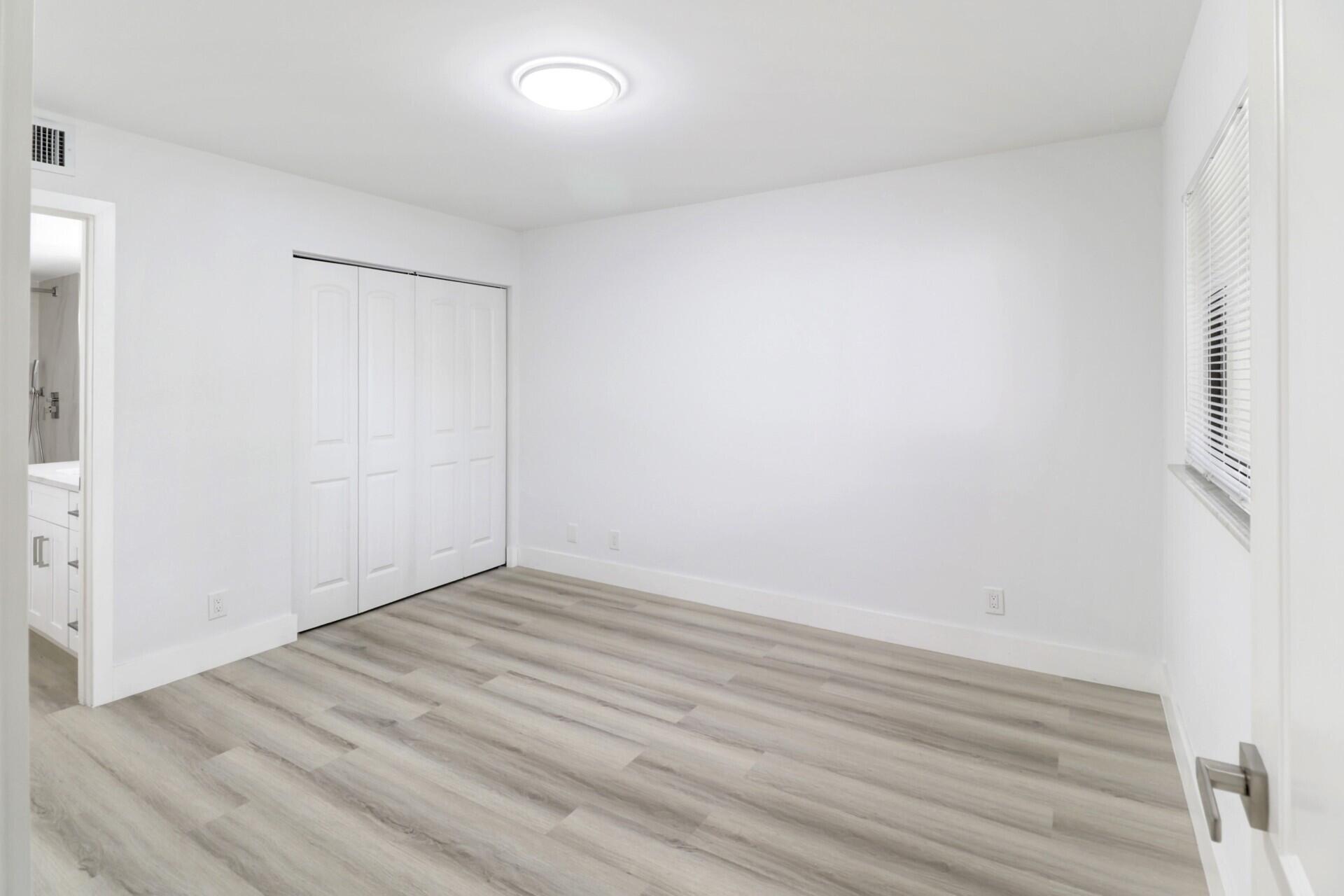 HUNTINGTON LAKES SEC FIVE CONDOS - Residential