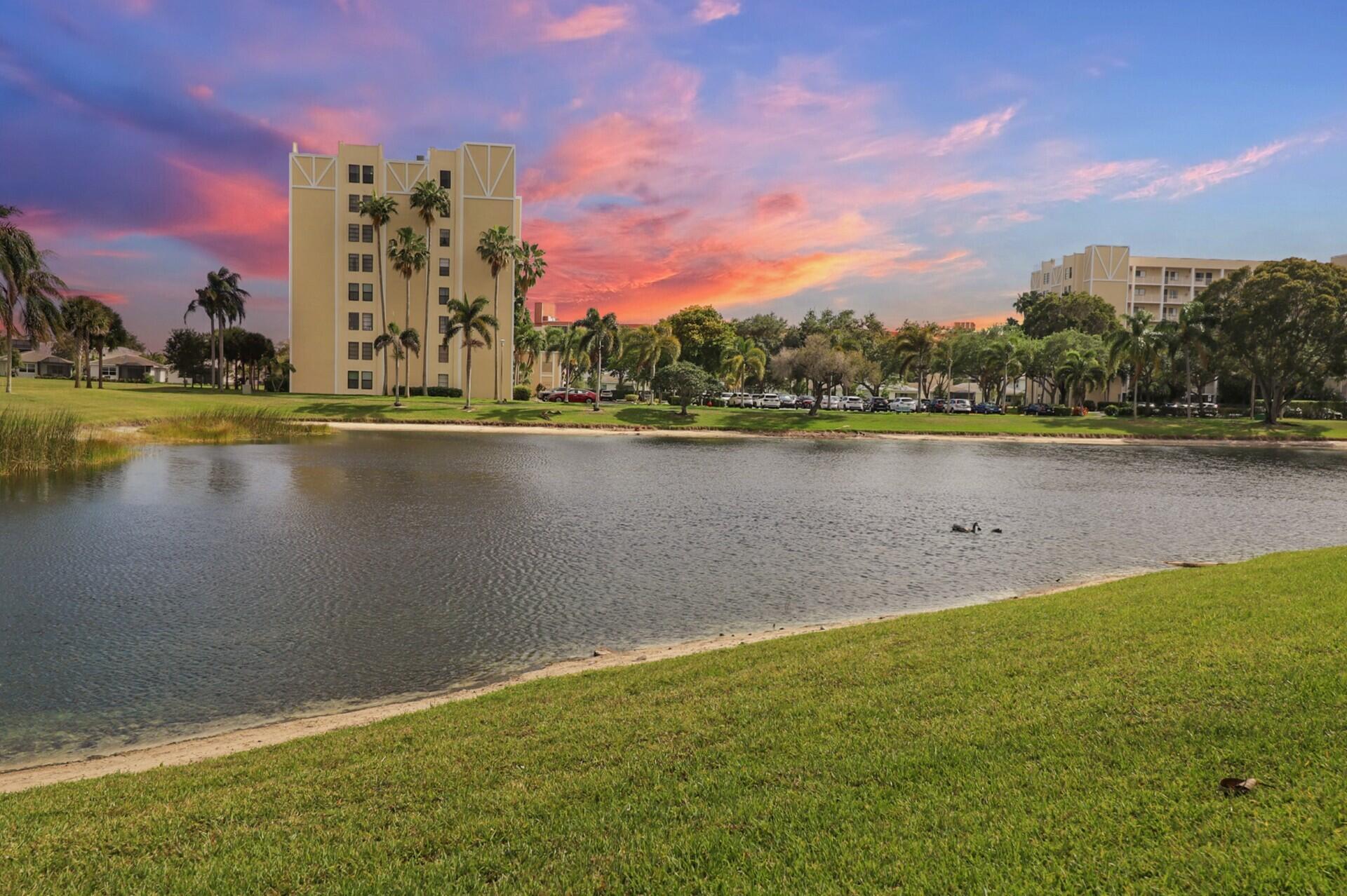 HUNTINGTON LAKES SEC FIVE CONDOS - Residential