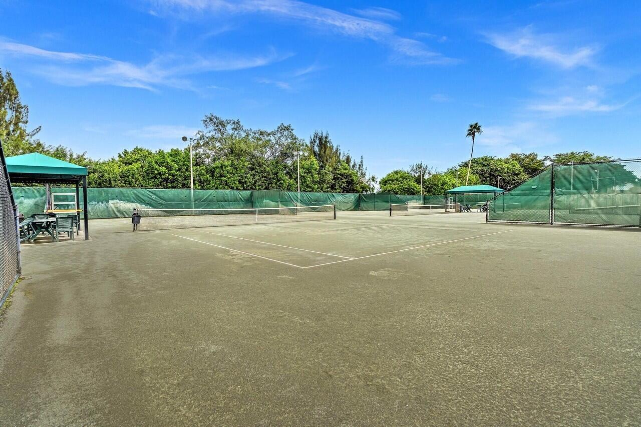 HUNTINGTON LAKES SEC FIVE CONDOS - Residential