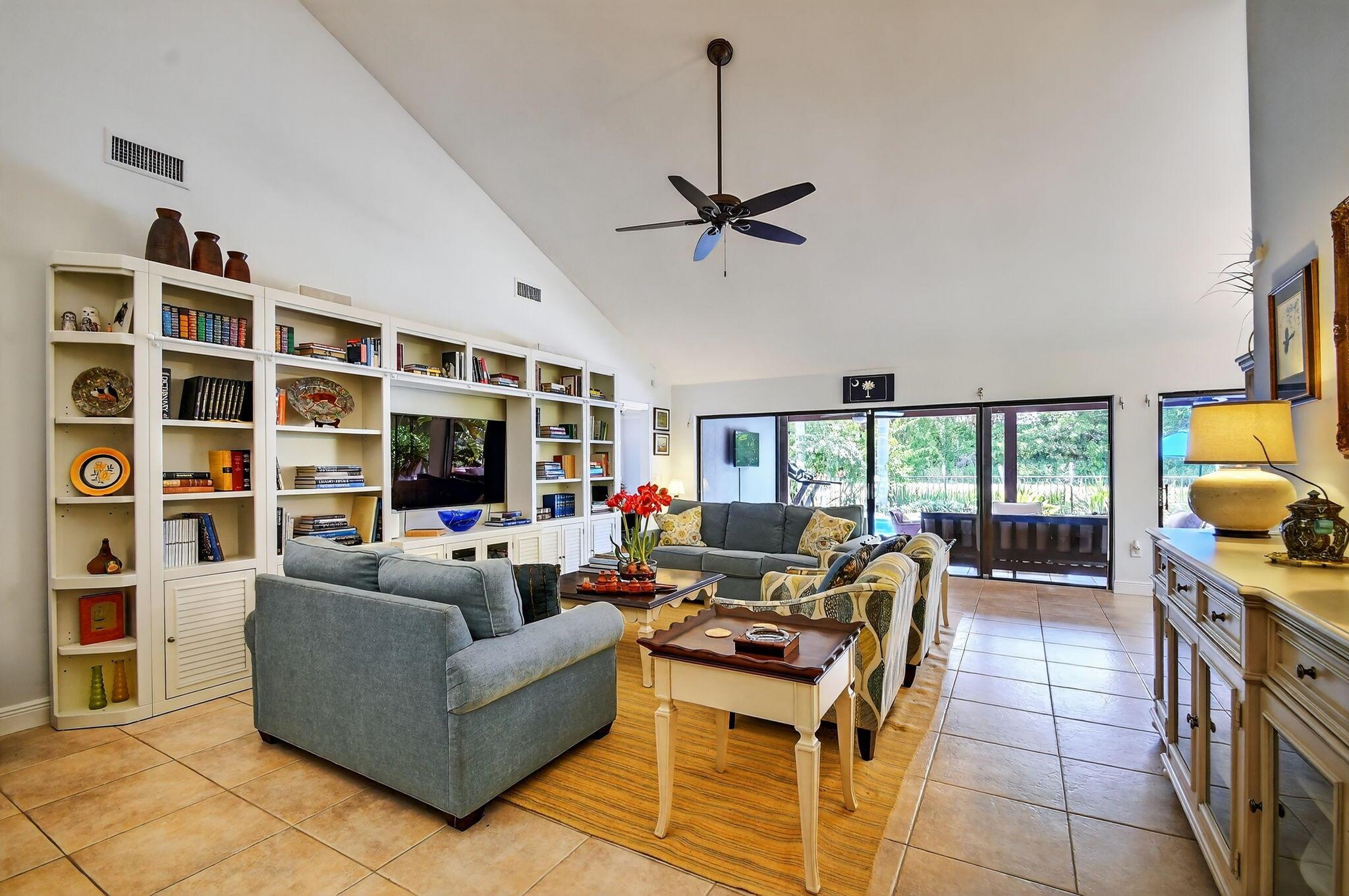 2535 Iroquois Circle
