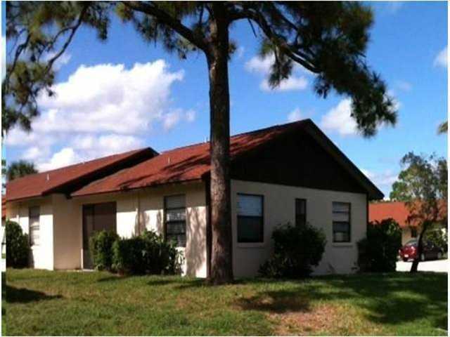 2/1 Villa completely remodeled with ceramic tile, new kitchen with granite countertops, turn key