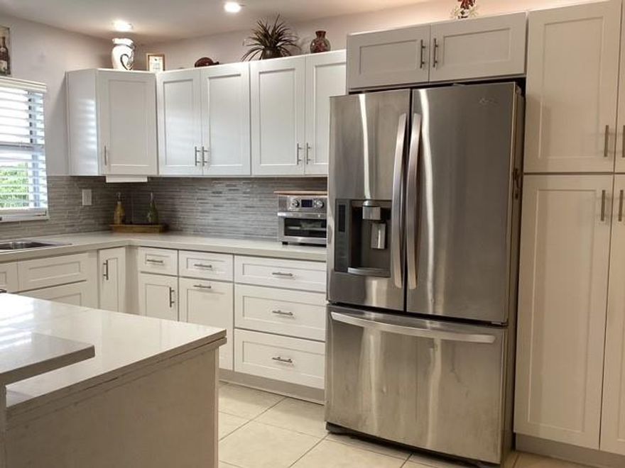 EXCELLENT PRICE for this beautiful updated condo. Custom made kitchen, quartz countertops, stainless steel appliances and dishwasher, new A/C (2023), bathrooms and bedrooms remodeled, new building roof. Excellent location close to main roads, supermarkets, restaurants and more. Enjoy the great amenities like golf course, indoor heated pool, outside pool, activities rooms, etc. HOA include water, basic cable and Wifi. Some furnitures may be available for sale.