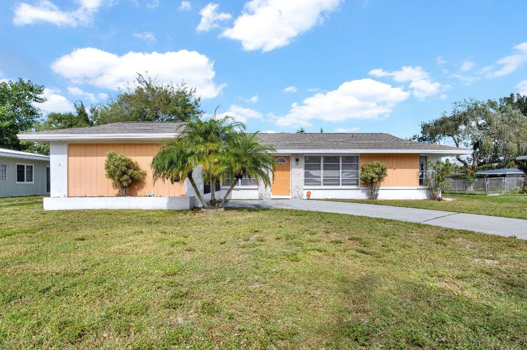 Photo of 153 NE Tunison Avenue, Port Saint Lucie, FL 34983 (MLS # R11148302)