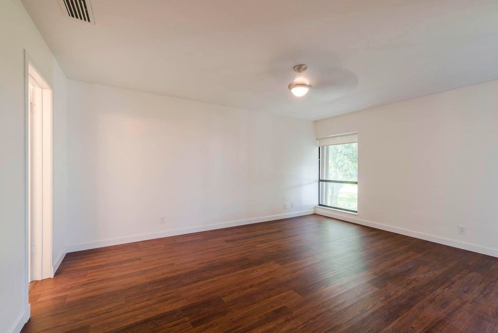 Photo of 11 SE Concourse Drive #D, Jupiter, FL 33469 (MLS # R11150830)