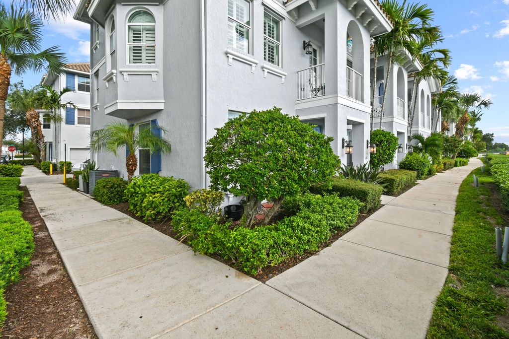 Photo of 1392 Piazza Delle Pallottole, Boynton Beach, FL 33426 (MLS # R10999360)