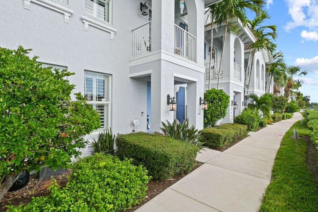 Photo of 1392 Piazza Delle Pallottole, Boynton Beach, FL 33426 (MLS # R10999360)