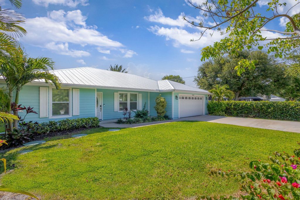 Photo of 10600 SE Gomez Avenue, Hobe Sound, FL 33455 (MLS # B26009926)