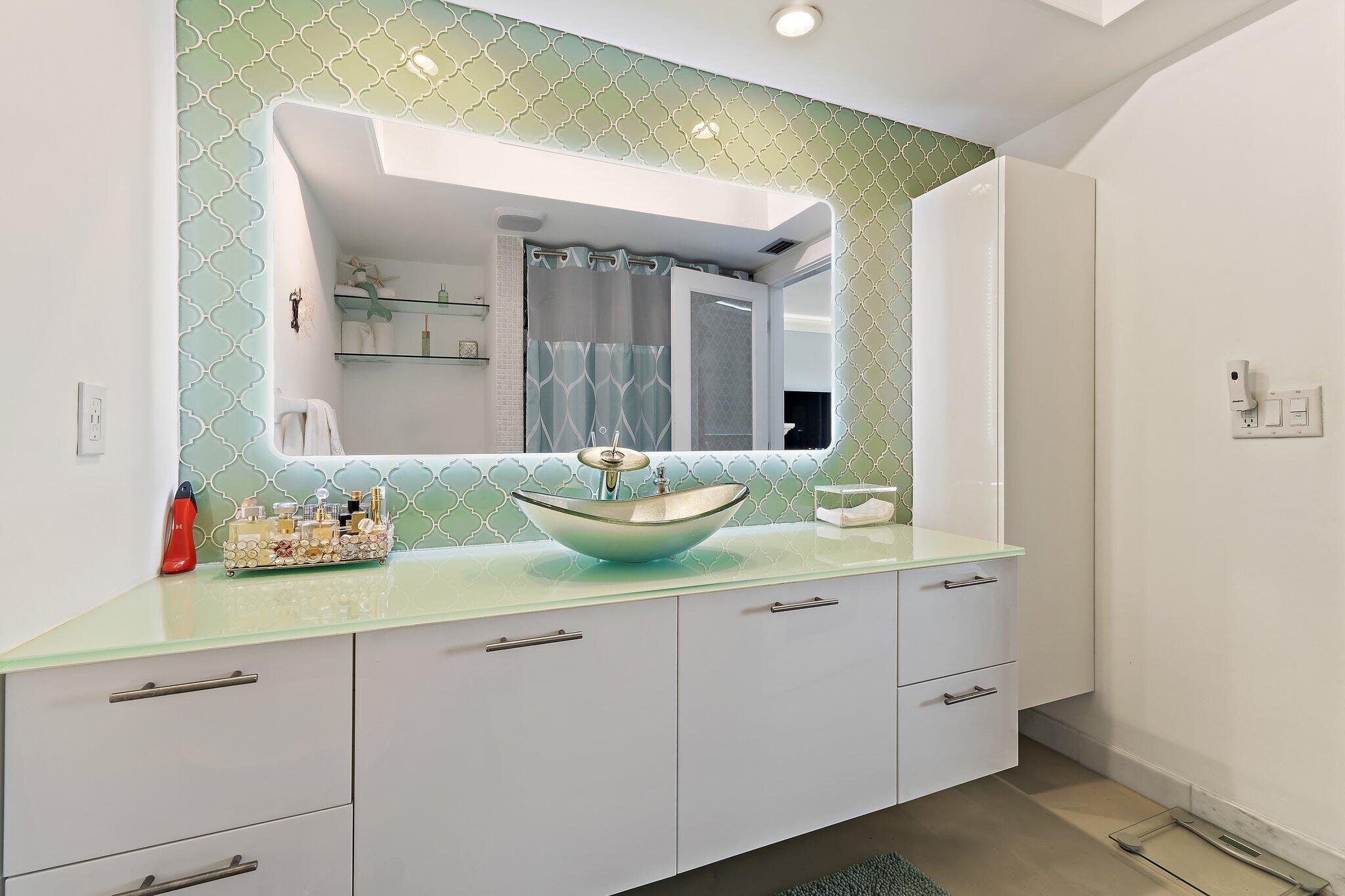 WATERWAY BEACH CONDOS - Residential Lease