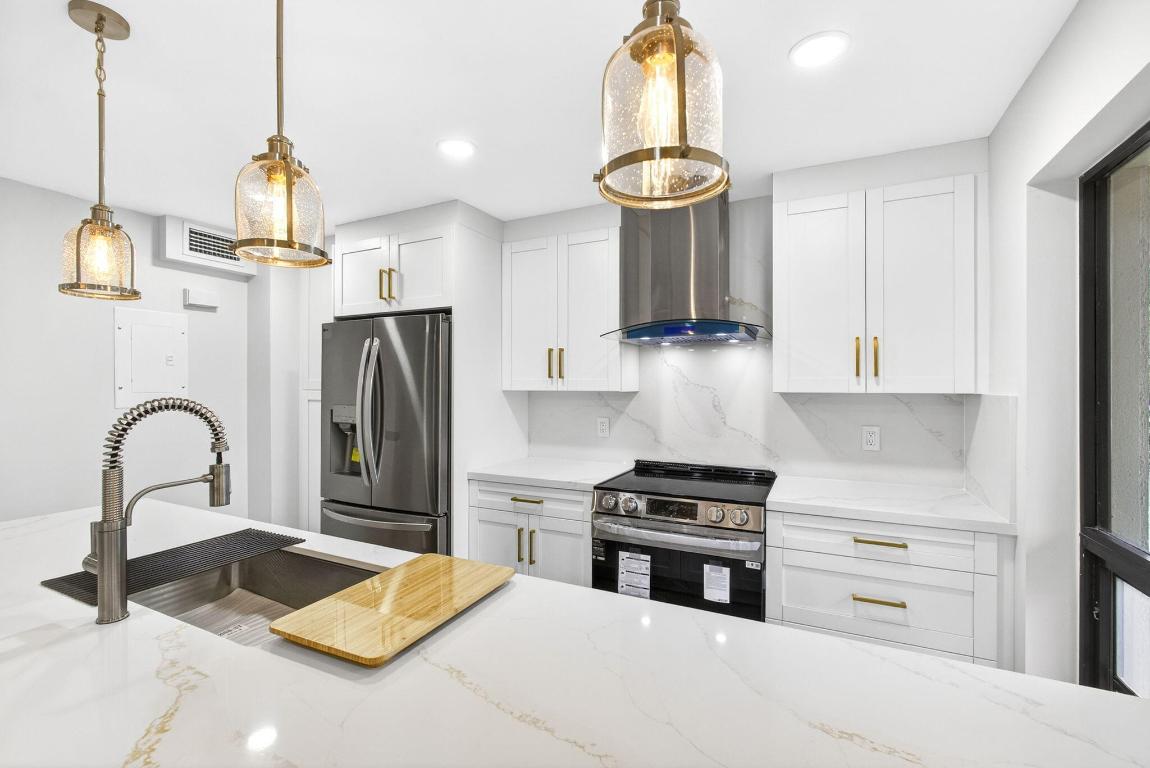 GOLF VILLAS COND AT PGA NATIONAL DECL FILED 10-22- - Residential