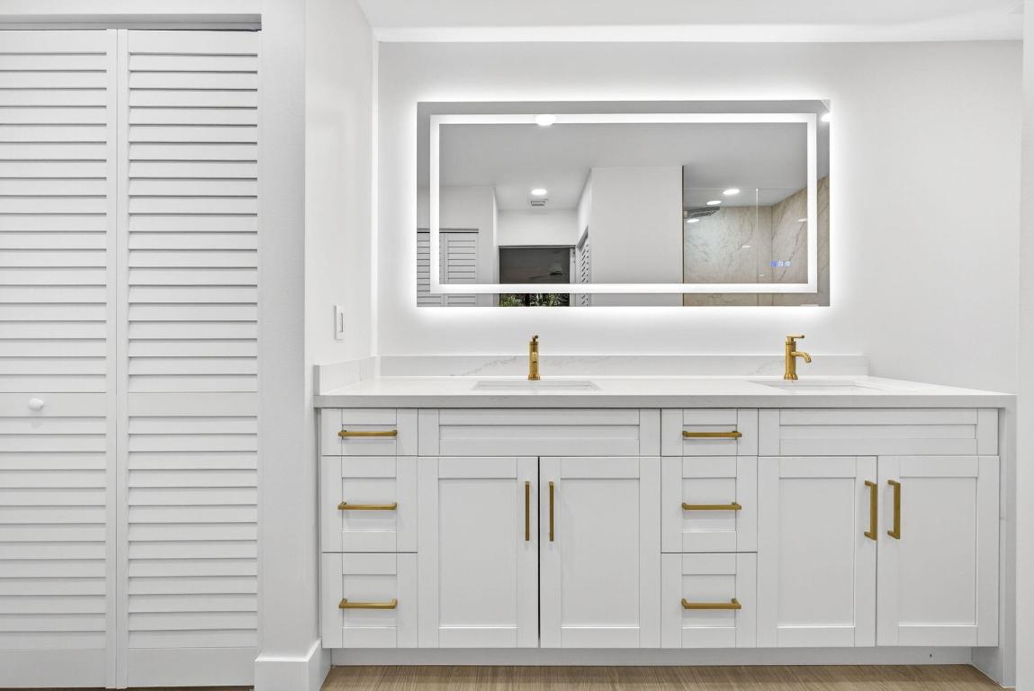 GOLF VILLAS COND AT PGA NATIONAL DECL FILED 10-22- - Residential