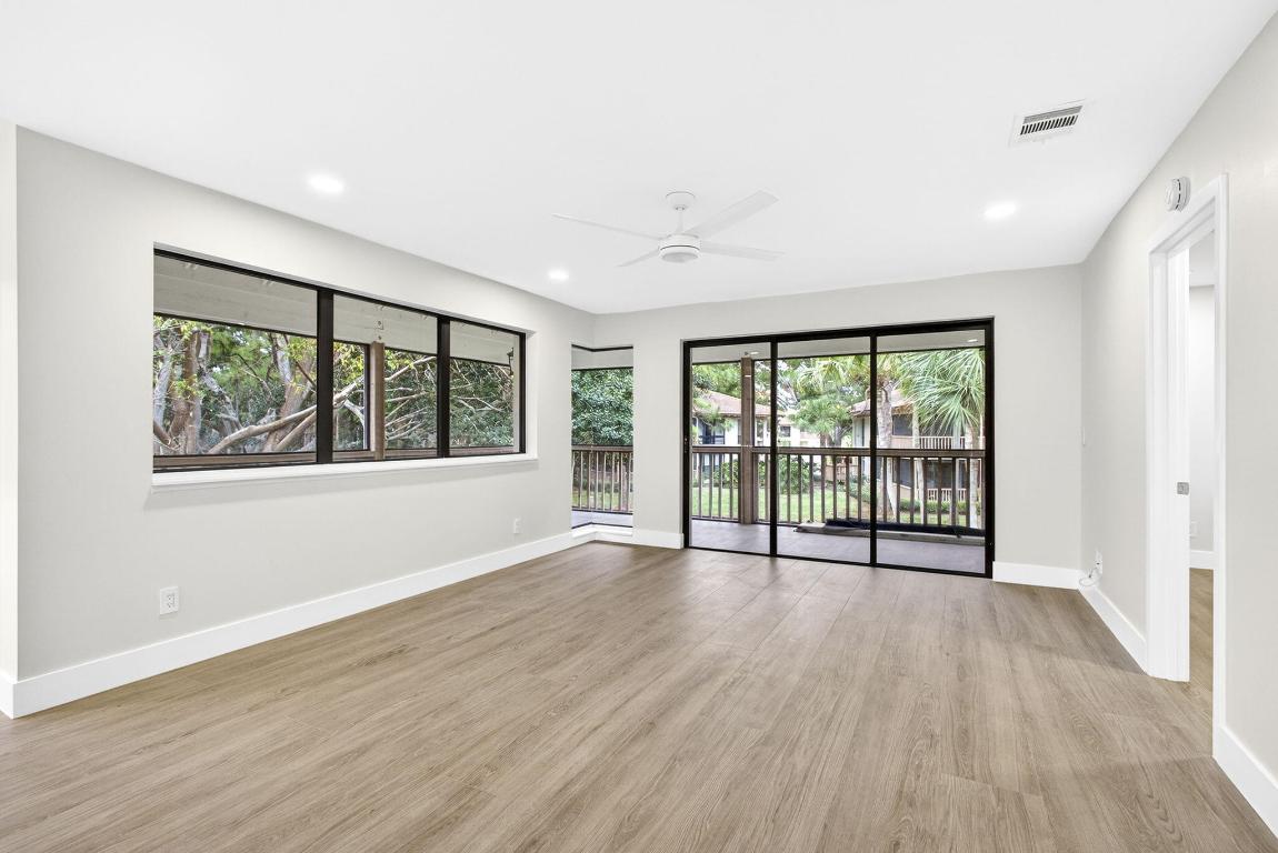 GOLF VILLAS COND AT PGA NATIONAL DECL FILED 10-22- - Residential