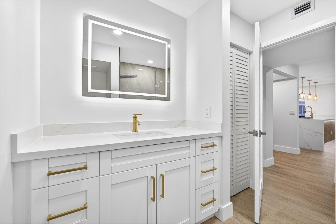 GOLF VILLAS COND AT PGA NATIONAL DECL FILED 10-22- - Residential