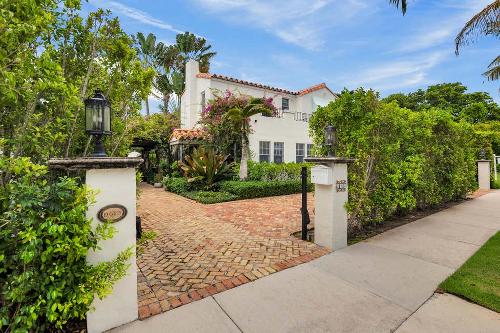 Photo of 230 SUNSET Road, West Palm Beach, FL 33401 (MLS # B26059746)