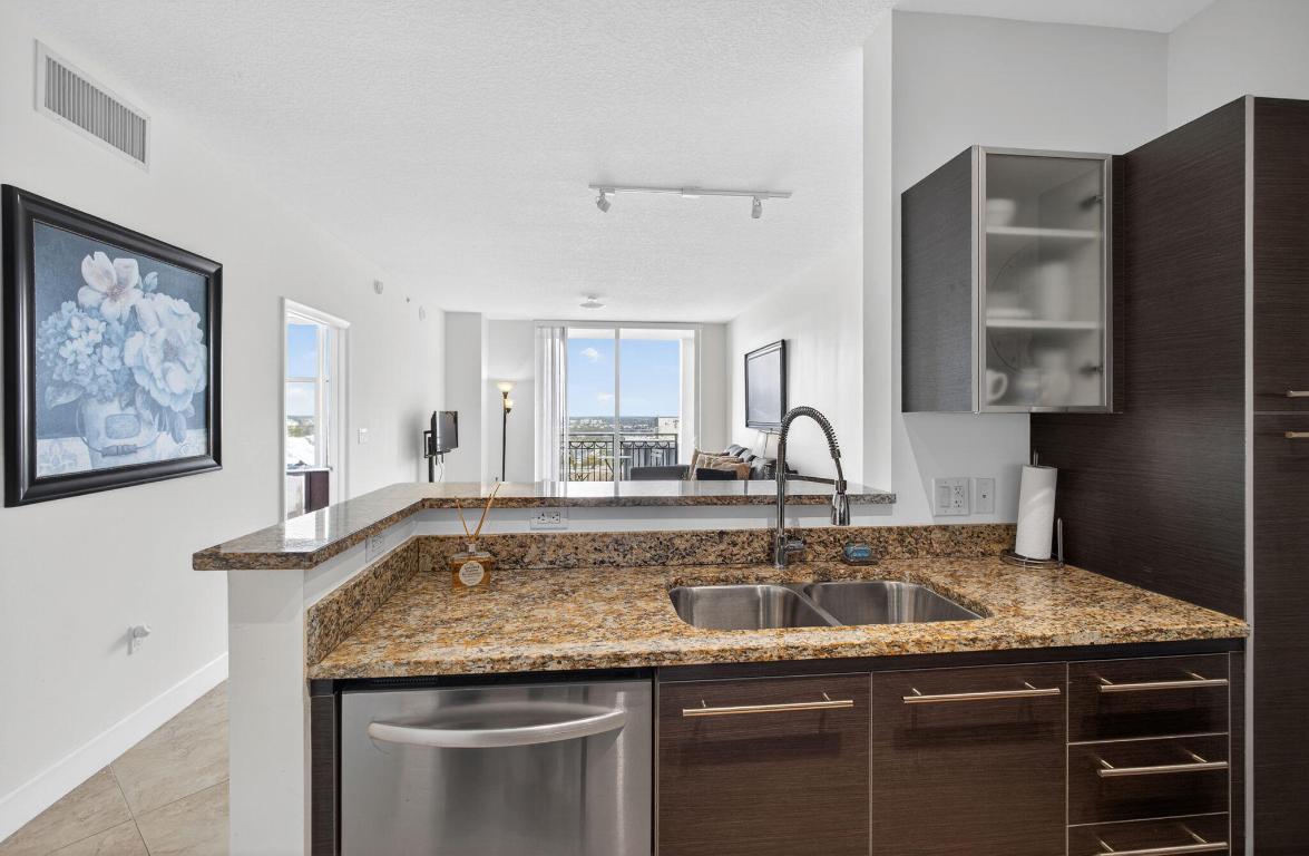 CITYPLACE SOUTH TOWER CONDO - Residential