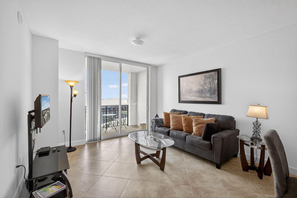 CITYPLACE SOUTH TOWER CONDO - Residential