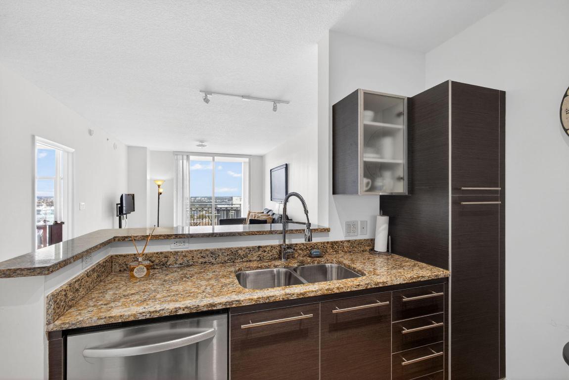 CITYPLACE SOUTH TOWER CONDO - Residential