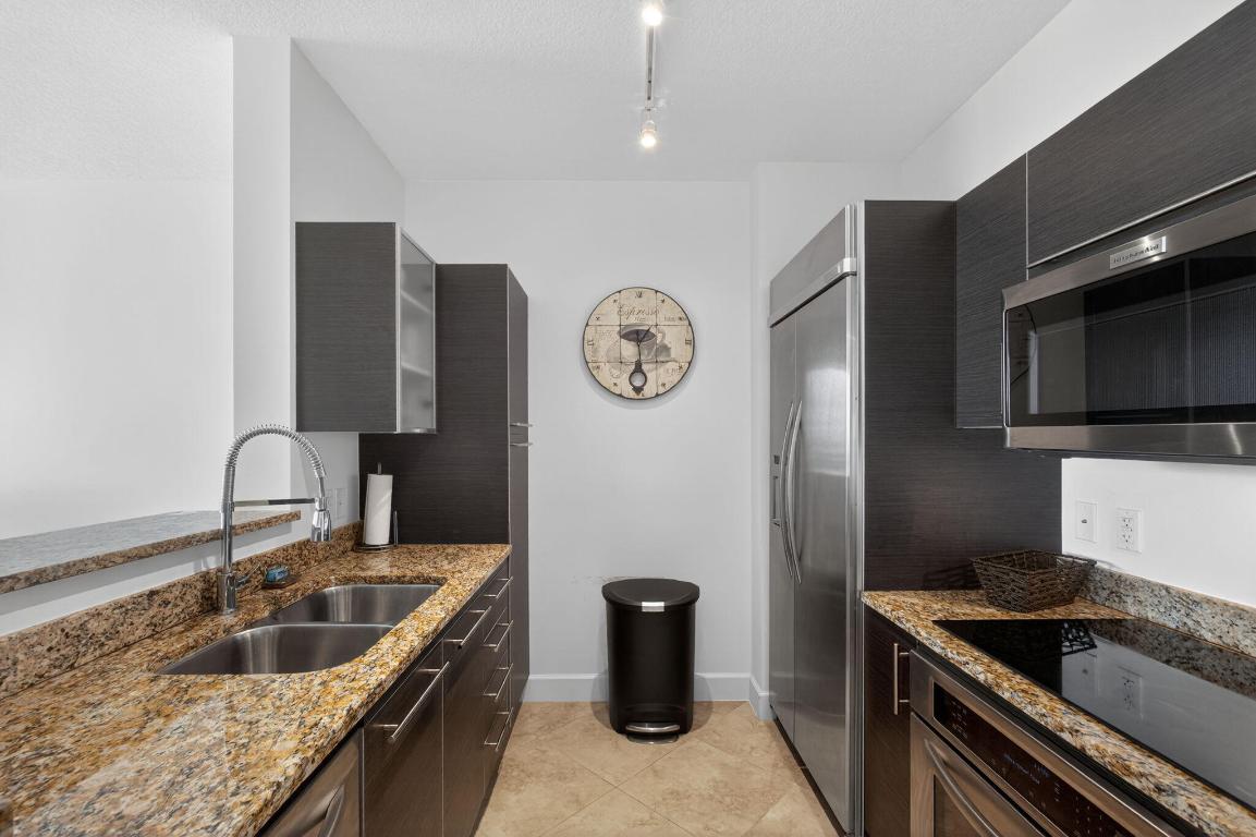 CITYPLACE SOUTH TOWER CONDO - Residential