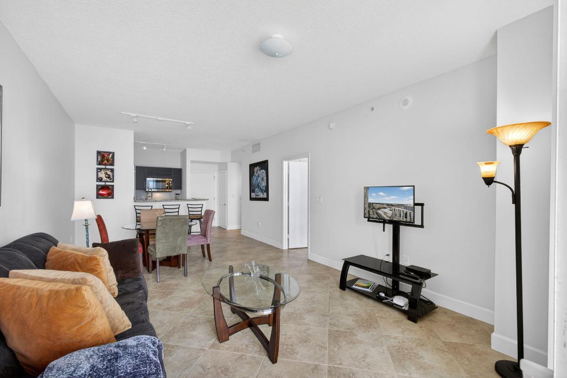 CITYPLACE SOUTH TOWER CONDO - Residential