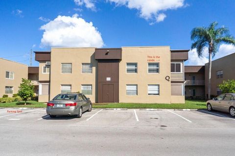 Condominium in Delray Beach FL 812 Burgundy Q.jpg