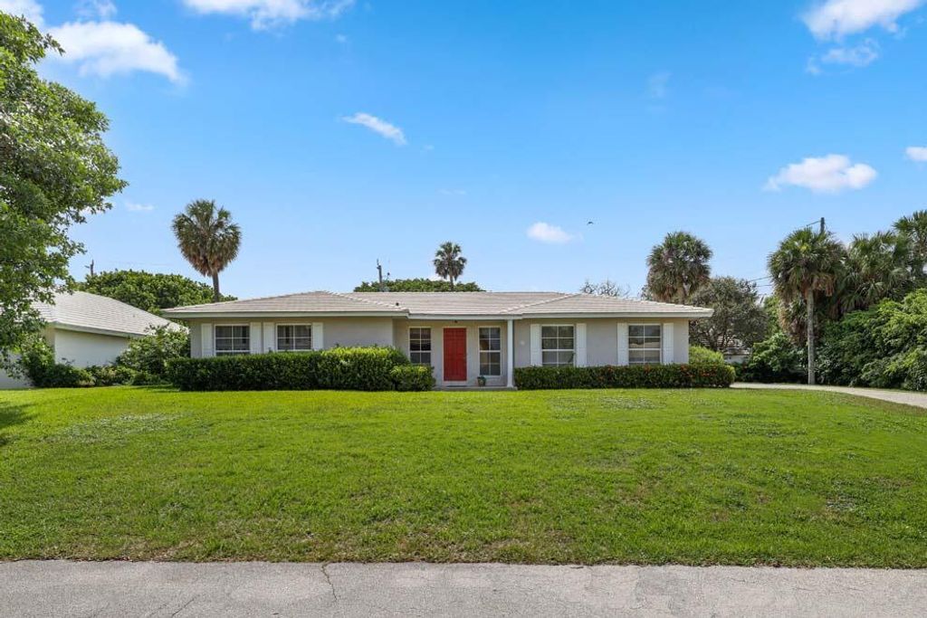 Photo of 27 Sabal Island Drive, Ocean Ridge, FL 33435 (MLS # R10908485)