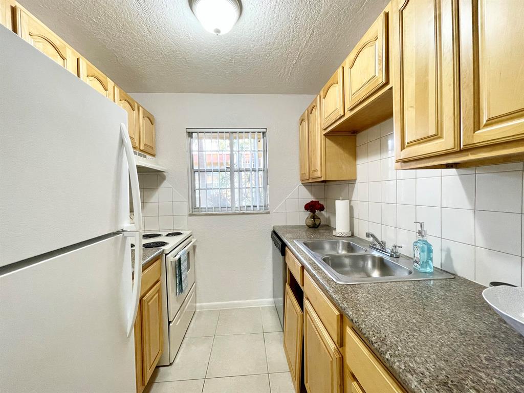 ENCLAVE SANDPIPER CONDO - Residential