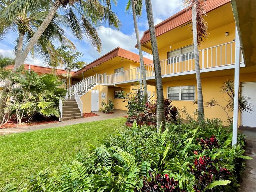 An attractive modern 1/1 condominium, open floor plan. Recently totally refurbished. New dishwasher and refrigerator, granite kitchen counter tops and solid maple wood cabinets. One full Bathroom features Italian ceramic tiled shower with new water-pic shower head. The spacious bedroom has a large clothing closet with shelves. Additional storage space in the enclosed utility room as well as 2 hallway linen closets. This must see corner unit in The Enclave Sandpiper Condominium will not last long.  Close to Intercoastal, Restaurants, Park, Marina & Beaches.