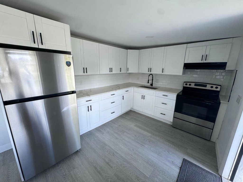 Photo of 137 SW 9th Avenue, Delray Beach, FL 33444 (MLS # B26029966)