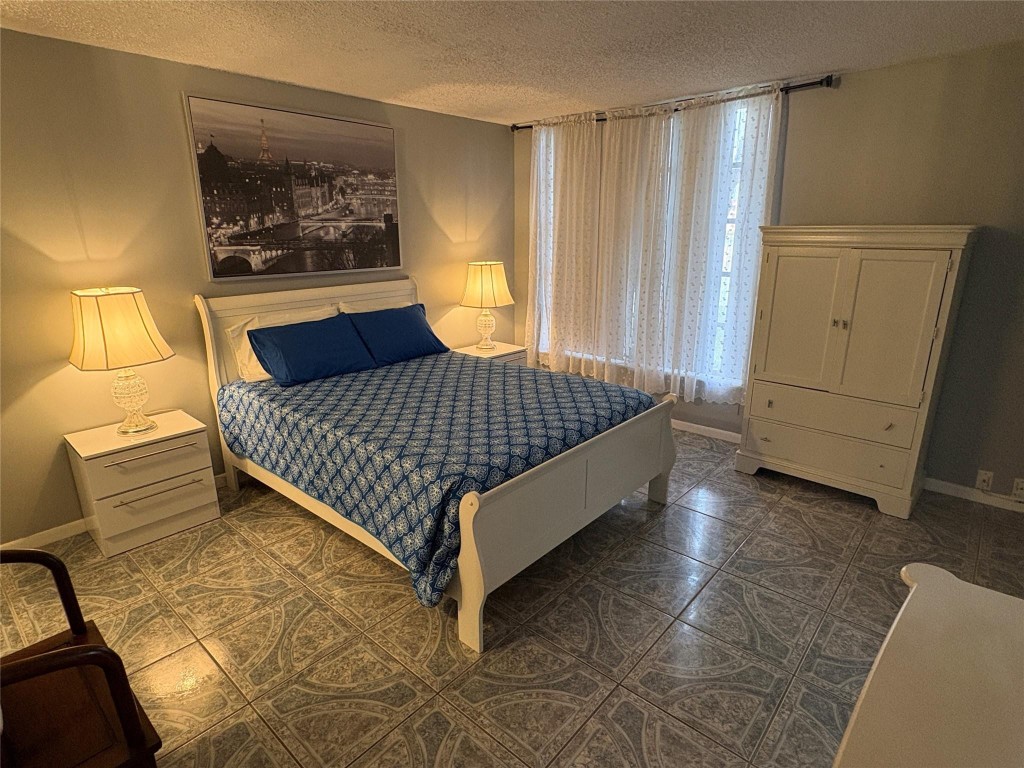 CORAL GATE VII - Residential