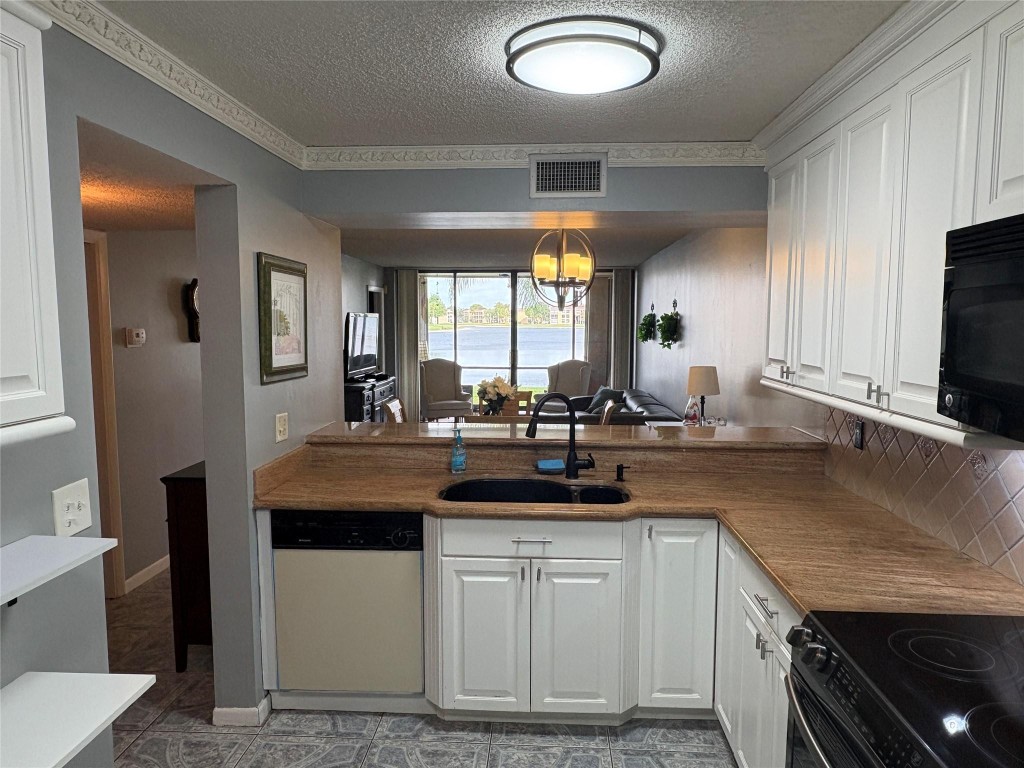 CORAL GATE VII - Residential