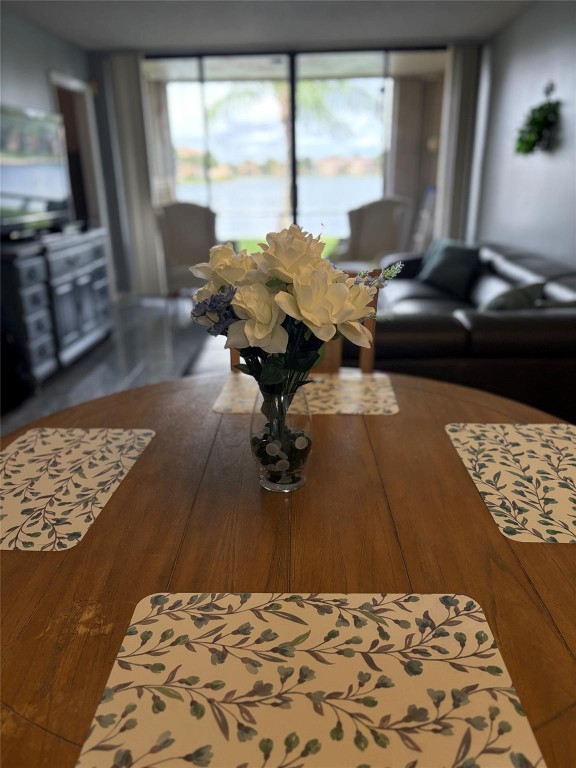 CORAL GATE VII - Residential