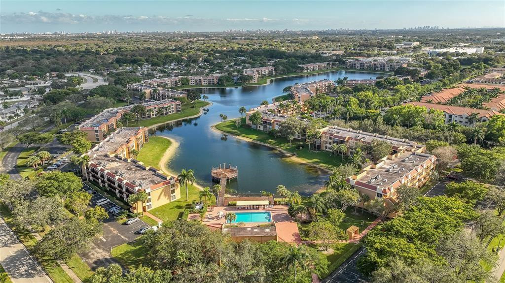 CORAL GATE VII - Residential