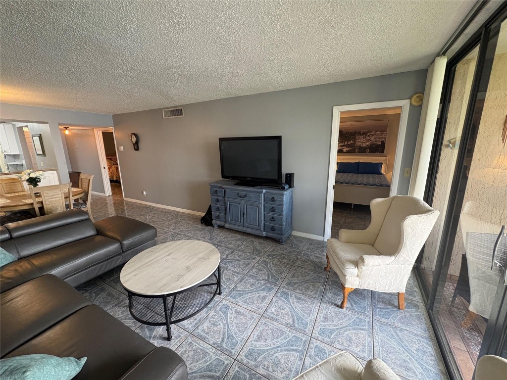 CORAL GATE VII - Residential