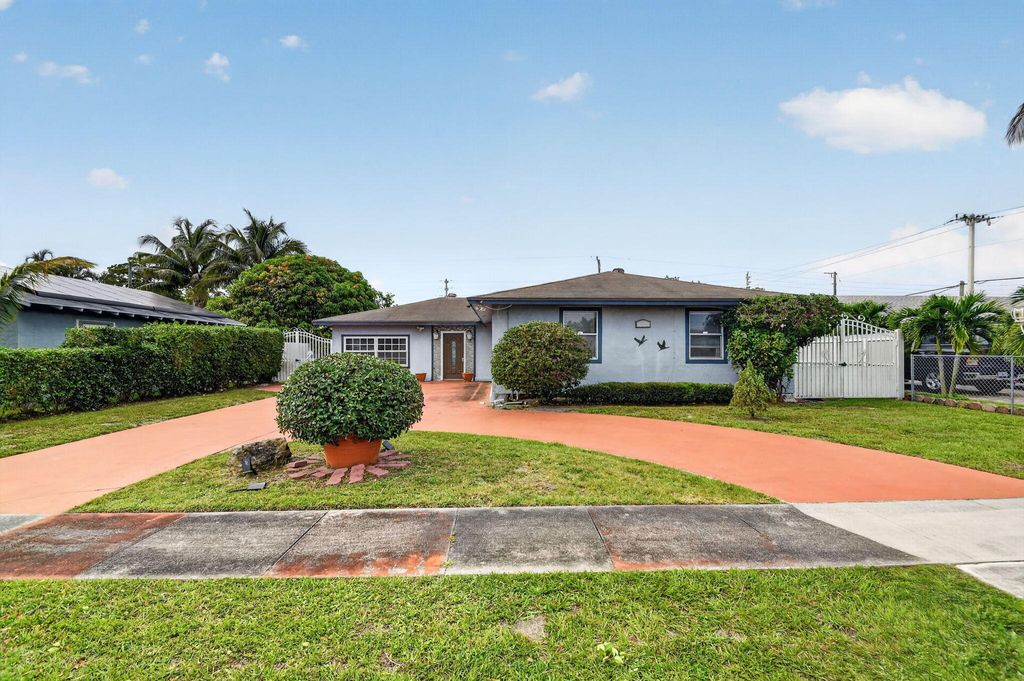 Photo of 4033 Kent Avenue, Lake Worth Beach, FL 33461 (MLS # B26028686)