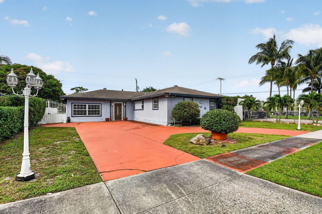 Photo of 4033 Kent Avenue, Lake Worth Beach, FL 33461 (MLS # B26028686)