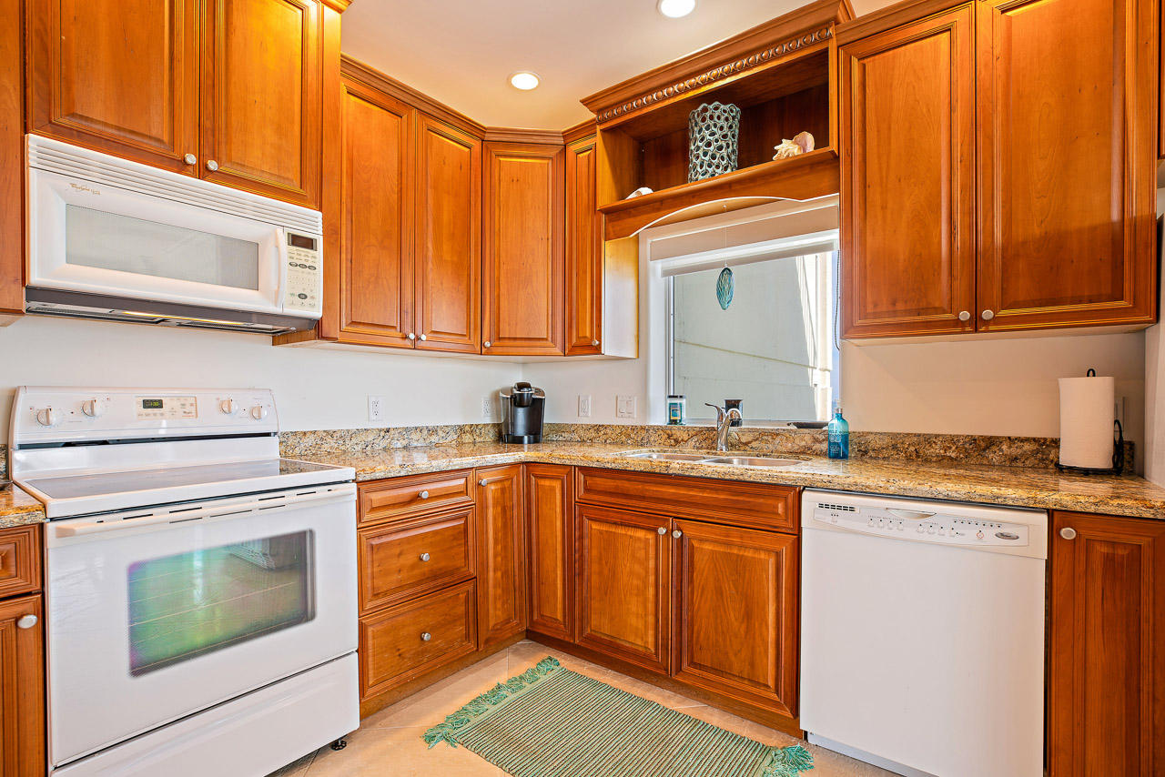 ISLAND HOUSE CONDO - Residential Lease