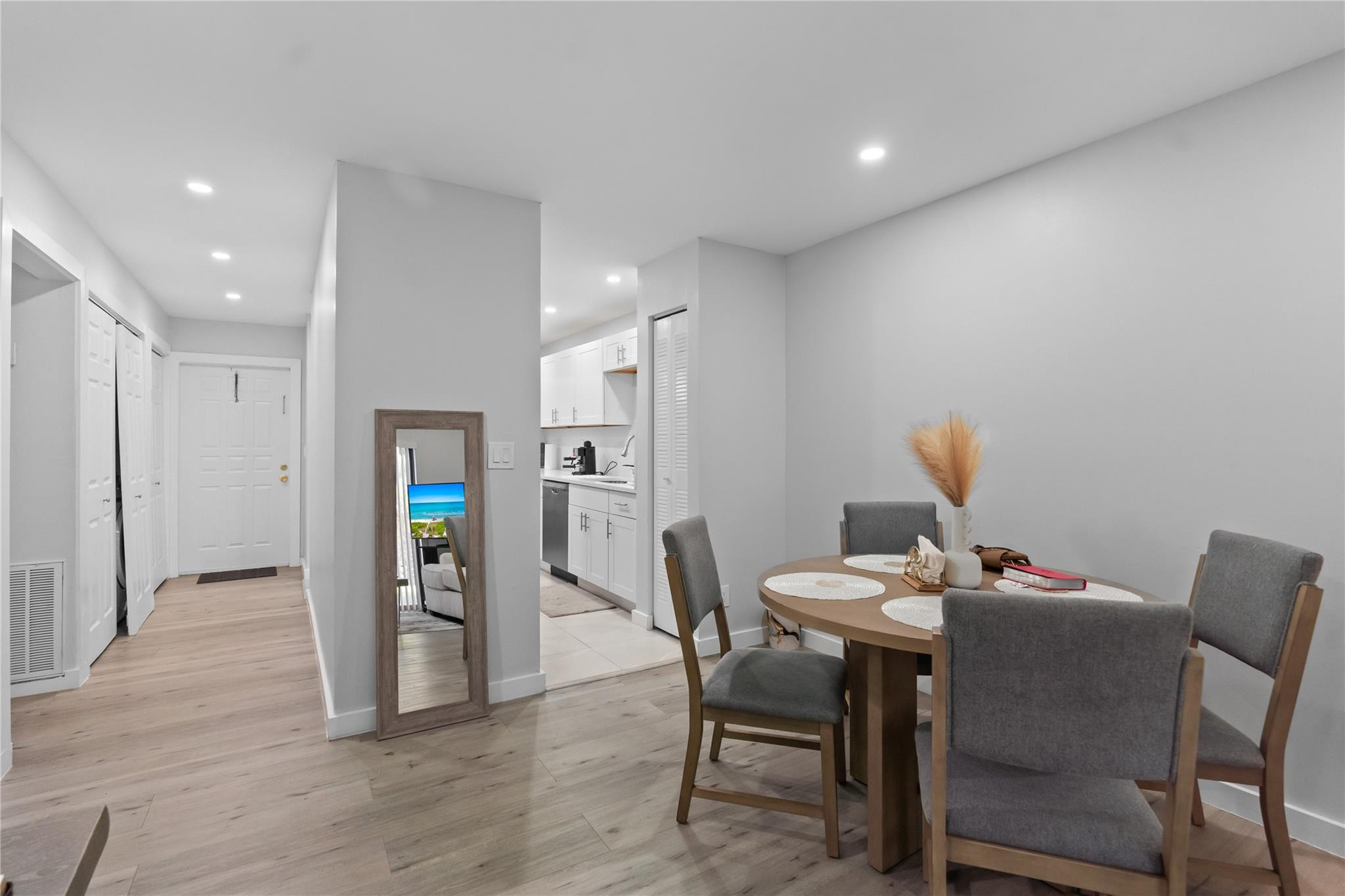 UNIVERSITY CLUB CONDO - Residential