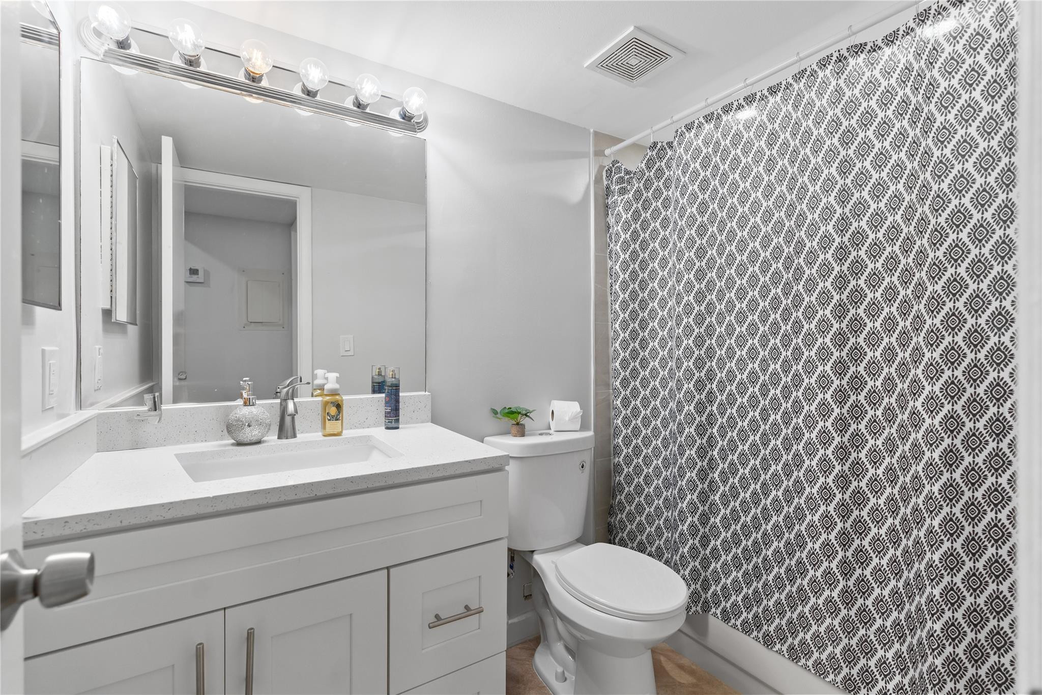 UNIVERSITY CLUB CONDO - Residential