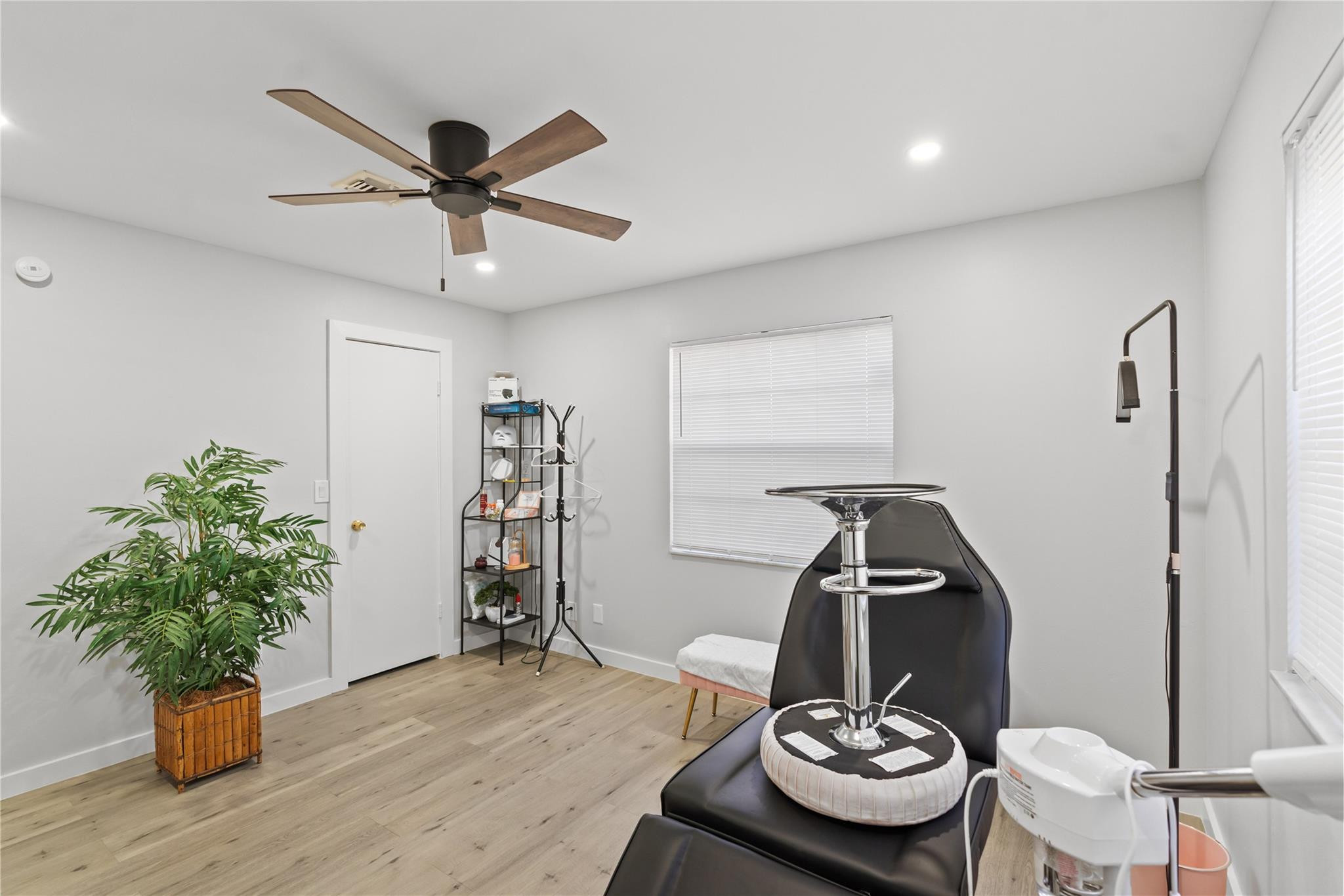 UNIVERSITY CLUB CONDO - Residential