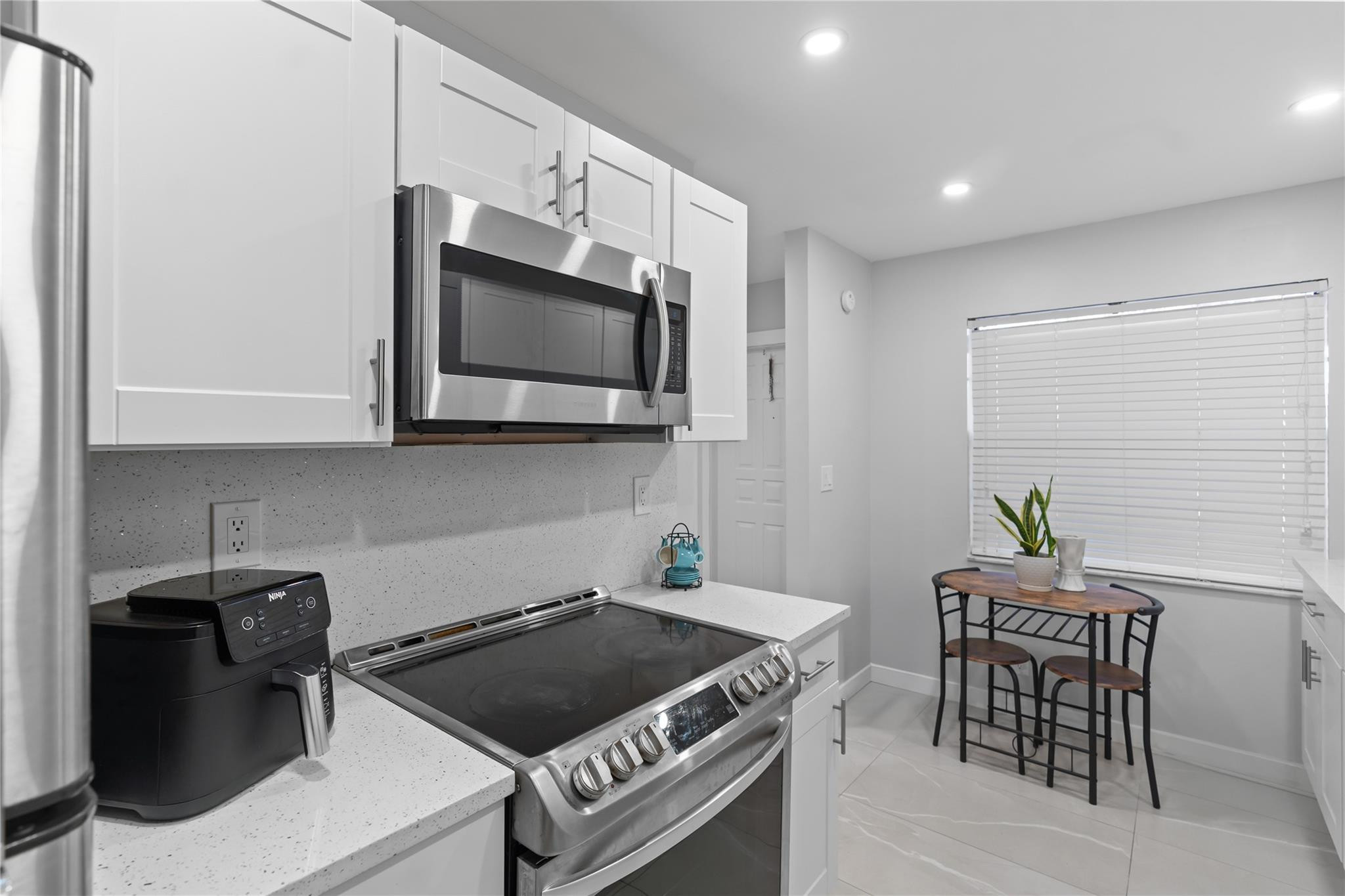 UNIVERSITY CLUB CONDO - Residential